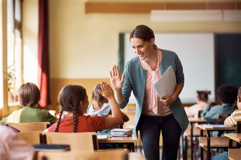 Una schematizzazione dei diversi livelli sociali con le élite in alto, rappresentante la 