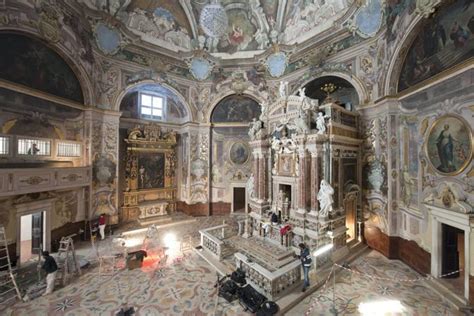 Foto esterna della Chiesa del Buon Pastore a Soresina, con l'arco strombato della facciata