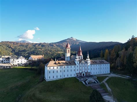 Panoramica del Santuario della Madonna di Pietralba nella Val d'Ega