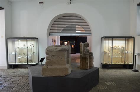 Interno del Museo Archeologico dell'Antica Capua con reperti in esposizione