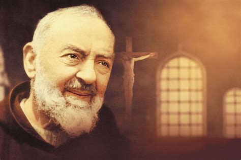 Foto esterna del Santuario di Padre Pio con la sua caratteristica forma a conchiglia
