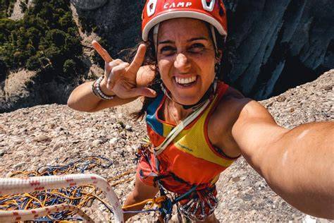Tamara Lunger durante una scalata in montagna