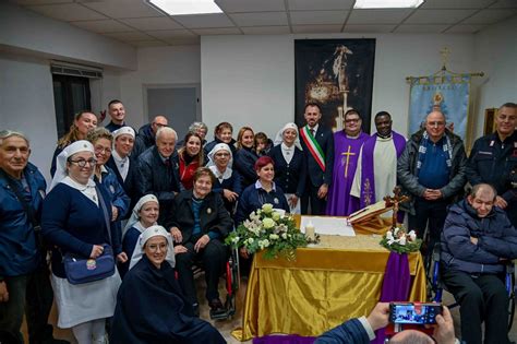 Foto dell'evento di inaugurazione della sede Unitalsi a Corato con la partecipazione delle autorità cittadine e religiose