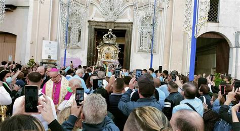 Foto della processione della Madonna di Casaluce in strada