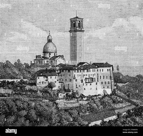 Foto d'archivio della chiesa parrocchiale o veduta della piazza principale di Moniego