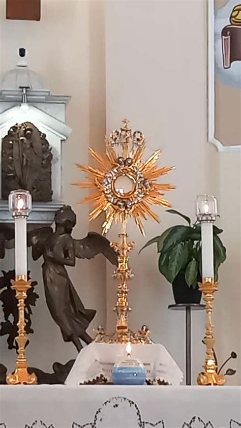 Icona del Santissimo Sacramento dell'Eucaristia con elementi simbolici