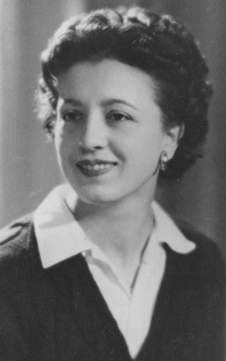 Ritratto di Benedetta Bianchi Porro giovane in studio