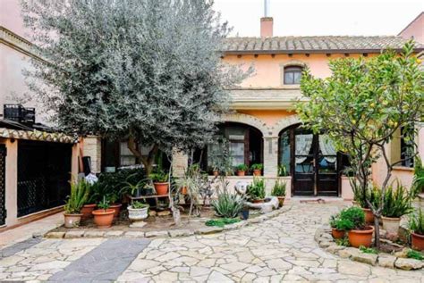 Esempio di cortile interno di una casa campidanese