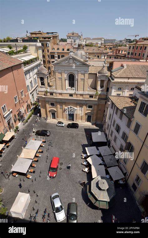 Veduta architettonica della chiesa di Santa Maria in Aquiro a Roma