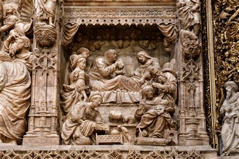 Dettaglio della pala dell'altare maggiore di Camillo Ballini raffigurante la Pietà con i Santi Faustino e Giovita