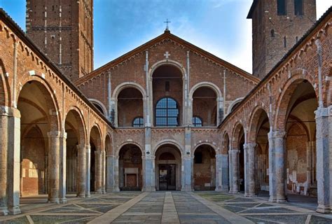 Facciata della Basilica di Paray-le-Monial, architettura romanica