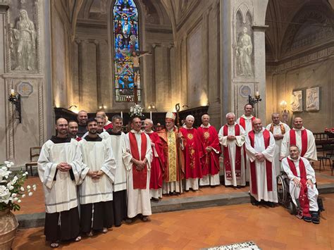 Foto della celebrazione dell'ordinazione sacerdotale di Luca Benzo a Parigi