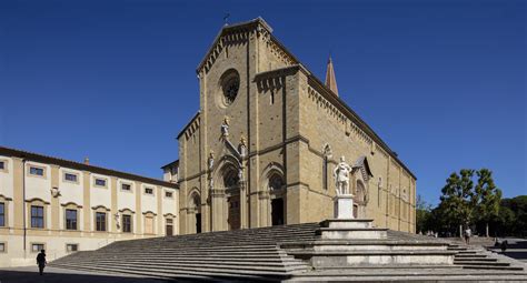 Veduta panoramica del Duomo di Arezzo situato sulla sommità del colle di San Pietro