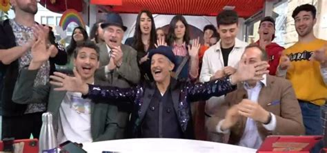 Fiorello durante Viva Rai 2