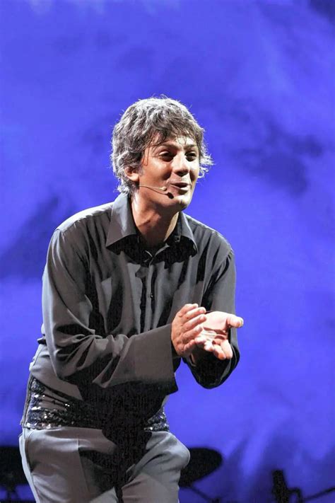 Fiorello sul palco dello spettacolo Volevo fare il ballerino