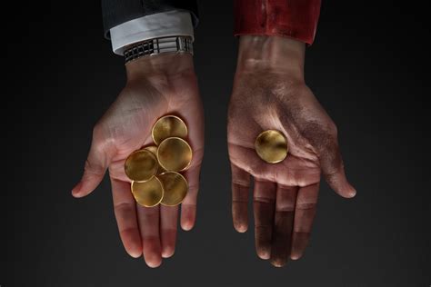 Inforgrafica che mostra la differenza tra ricchezza materiale e finanziaria