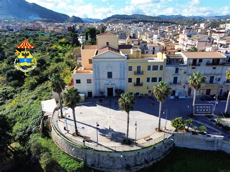 Foto panoramica della parrocchia o immagine rappresentativa delle attività comunitarie