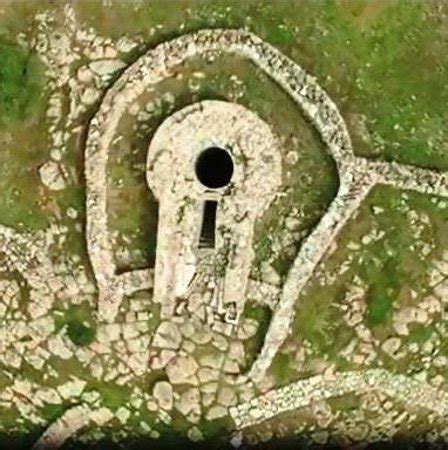 Dettaglio del pozzo sacro di Santa Vittoria