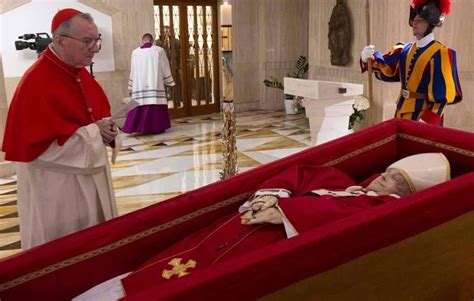 Tematica: Papa Francesco in un momento di riflessione