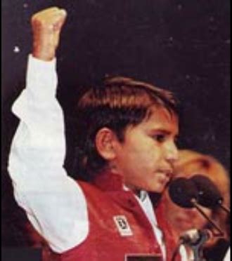 Iqbal Masih che parla a una conferenza