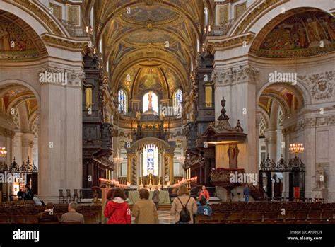 Interno della Cattedrale di St Paul durante una cerimonia