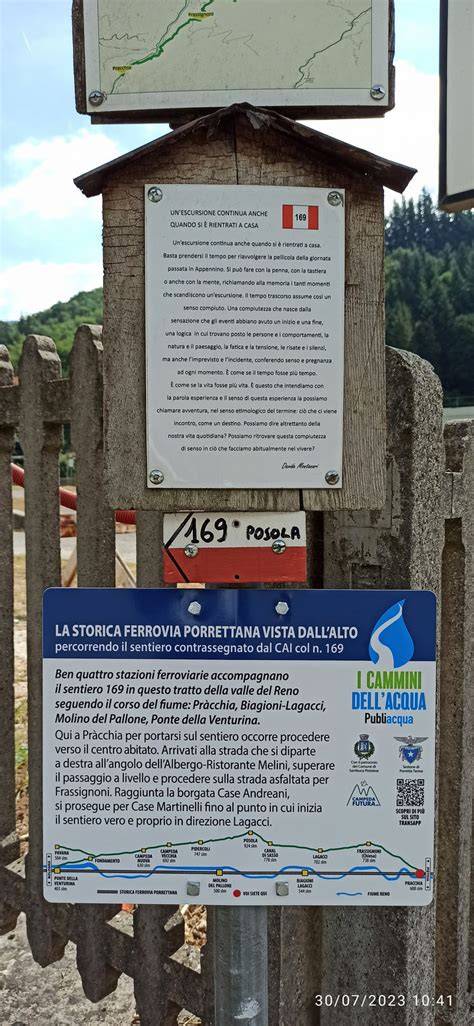 Foto di un antico sentiero di montagna recuperato con segnaletica