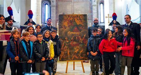 Foto del Sindaco di Rocca Santa Maria con rappresentanti delle associazioni