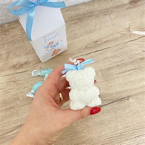 esempi di confezionamento elegante per bomboniere a candela orsetto