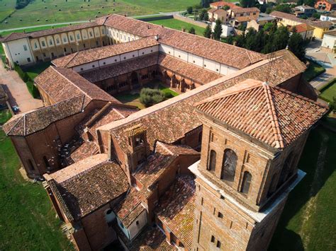 Veduta esterna dell'Abbazia di Chiaravalle della Colomba, architettura romanico-gotica