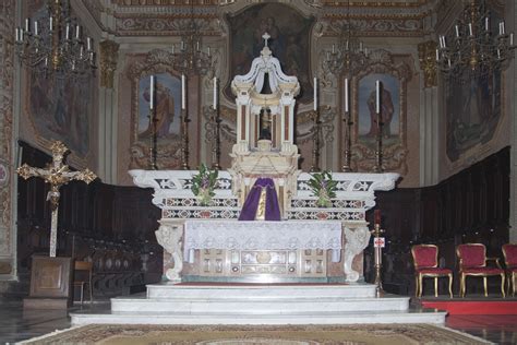 Vista di un santuario con altare a Cyrodiil