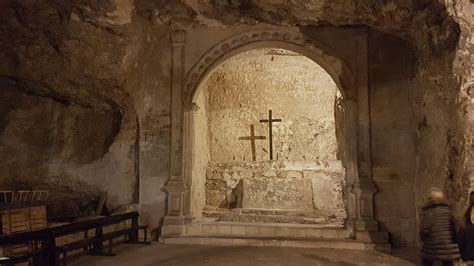 Vista della cripta sotterranea della Basilica di Santa Eulalia