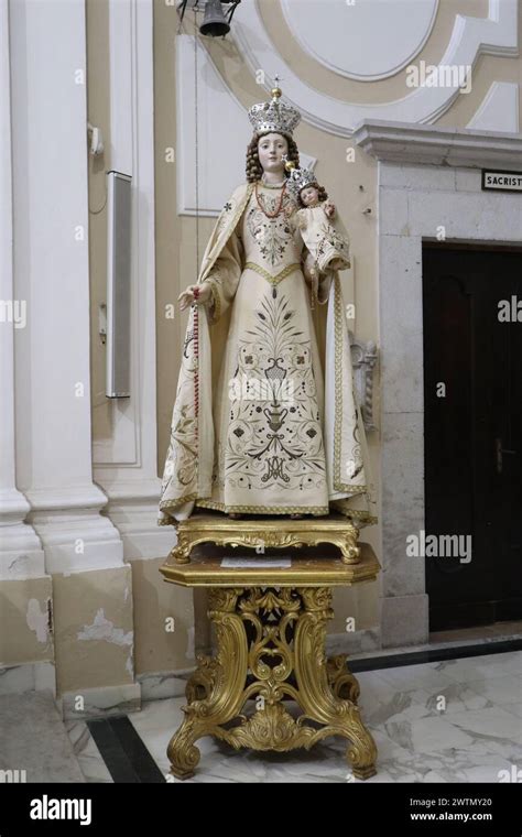 Statua della Madonna del Rosario nella chiesa parrocchiale di Zogno