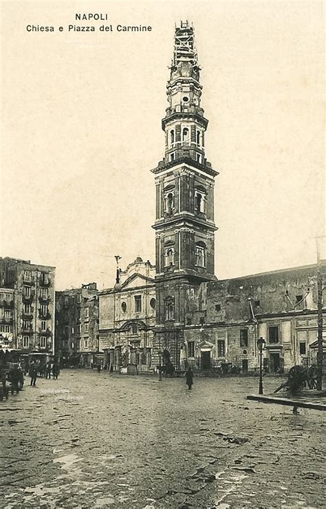 Foto della chiesa di Santa Maria del Carmine a Rovereto durante una celebrazione affollata