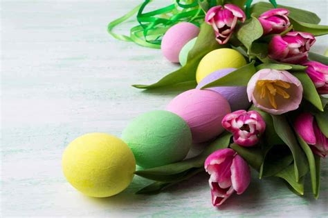 Illustrazione della corona di fiori che simboleggia le festività successive alla Pasqua.