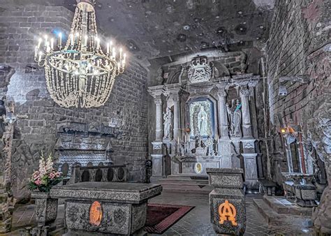 Foto della Cappella di Santa Kinga all'interno della miniera di sale di Wieliczka