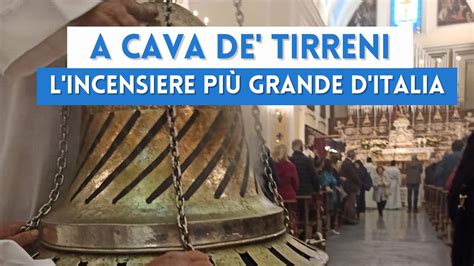 Foto del Butafumeiro di Cava de' Tirreni in primo piano, che evidenzia le dimensioni e i dettagli artigianali