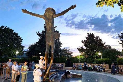 Foto della statua del Cristo Risorto a Medjugorje