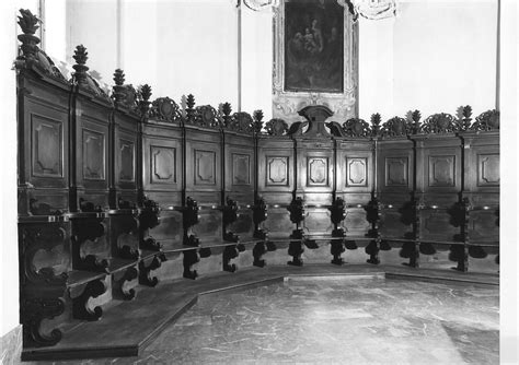 pulpito intarsiato e stalli del coro