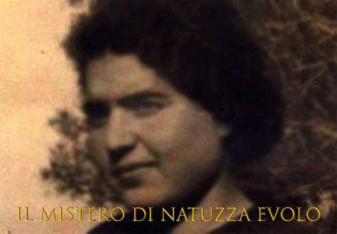 Foto di Natuzza Evolo o un'illustrazione che la raffigura
