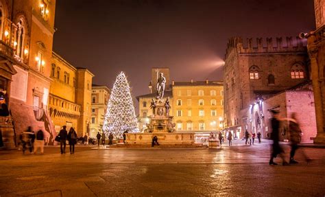 Mercatino di Natale in Piazza Maggiore a Bologna