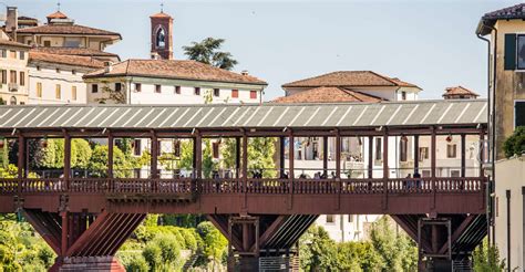 Foto del Ponte degli Alpini a Bassano del Grappa e della piazza con scacchiera a Marostica