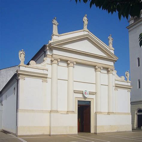 Esterno della Chiesa dell'Annunciazione a Crngrob