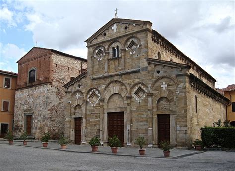 Illustrazione medievale di una sacra rappresentazione sul sagrato di una chiesa