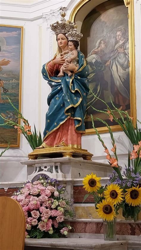 Foto della statua della Madonna Grande