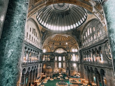 La Colonna del Pianto nella navata nord di Santa Sofia
