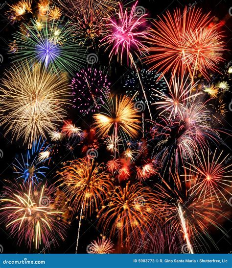 Immagine di fuochi d'artificio sopra Potenza