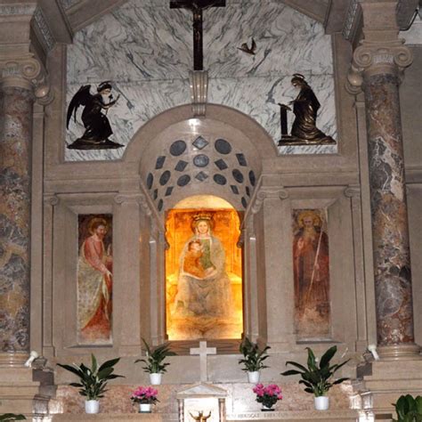 Affresco murale raffigurante la Madonna e Santa Rosalia in stile seicentesco