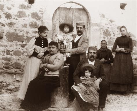 Giovanni Santo Porcu con la sua famiglia, Galtellì