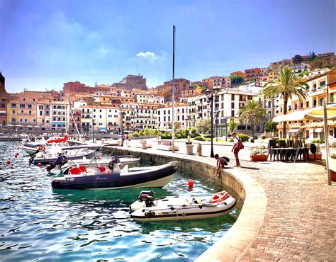 Mappa dell'area di Porto Santo Stefano o foto di una statua mariana