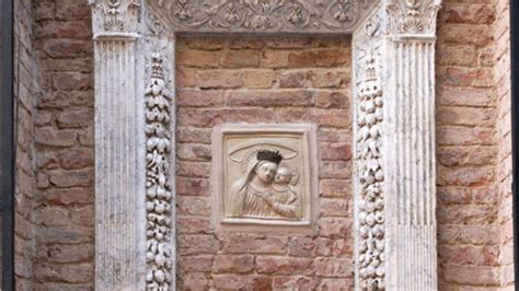 Tabernacolo restaurato di Via dei Servi, Siena